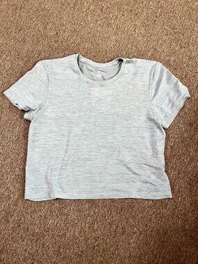 NWOT LADIES SIZE XL NEW BALANCE GRAY SHORT SLEEVE CROPPED SHIRT